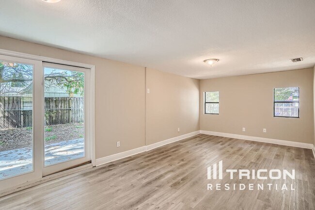 Building Photo - 10289 128th Terrace N