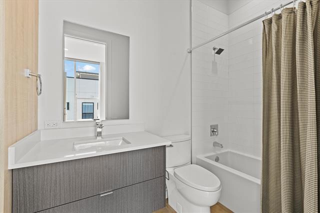 Building Photo - 4210 Delano Pl