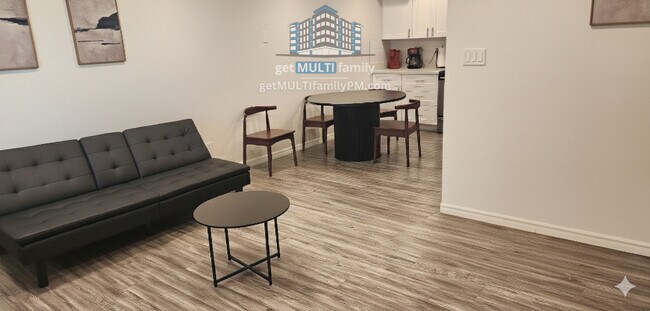 Building Photo - 515 W Pebble Beach Dr