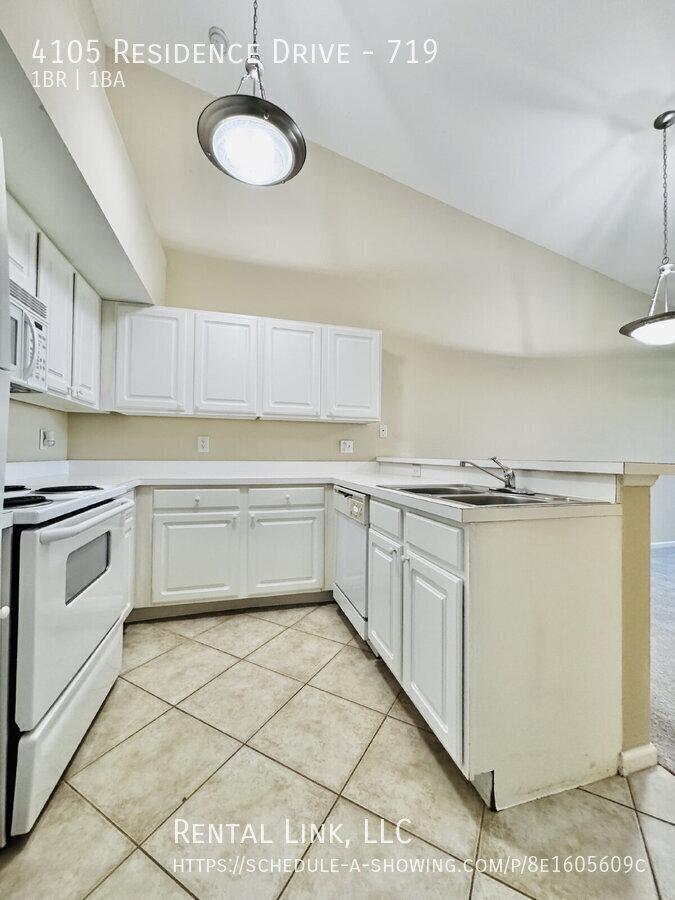 Building Photo - 4105 Residence Drive