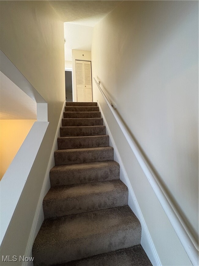 Building Photo - 2358 Echo Valley Dr