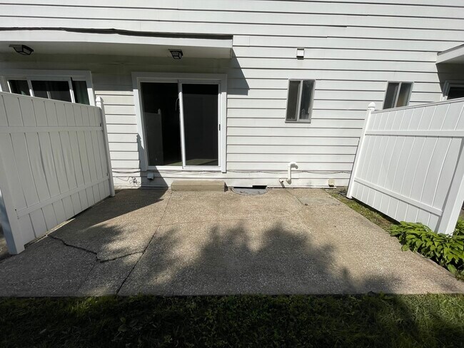 Building Photo - 2598 Chamberlain Rd