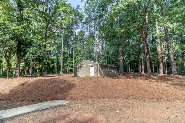 Building Photo - 4375 Lake Idylwilde Dr