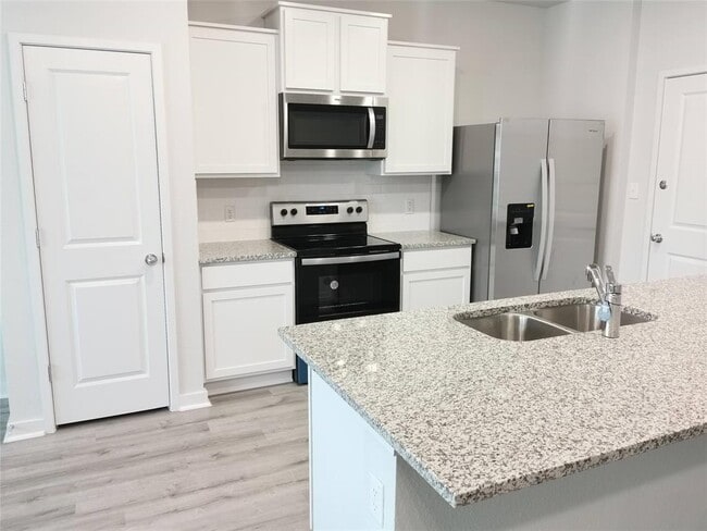 Building Photo - 605 W South St