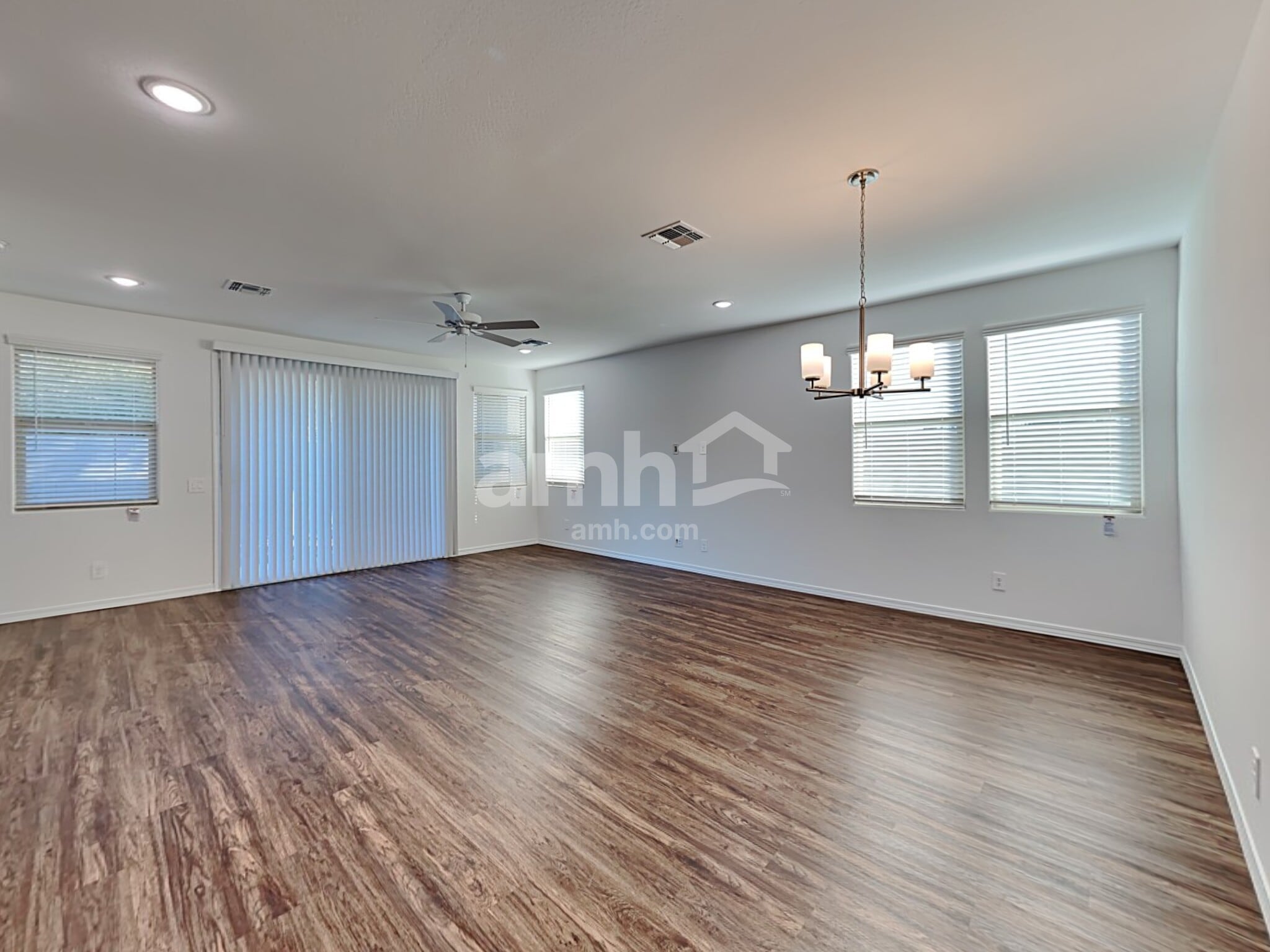 Building Photo - 15068 W Sherman St