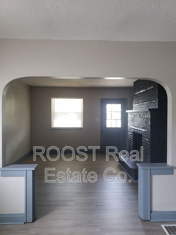 Building Photo - 209-211 N. Hague Avenue