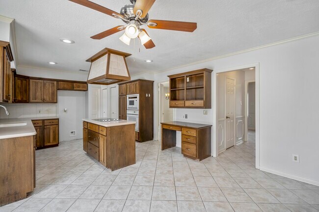 Building Photo - 16611 Brenton Oaks Dr