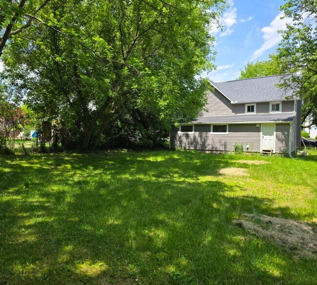 Building Photo - 29 E Vanscoter St