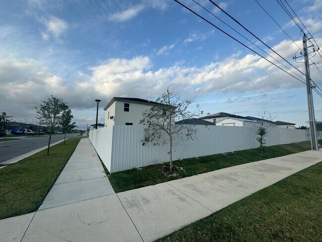 Building Photo - 12760 SW 215th Terrace