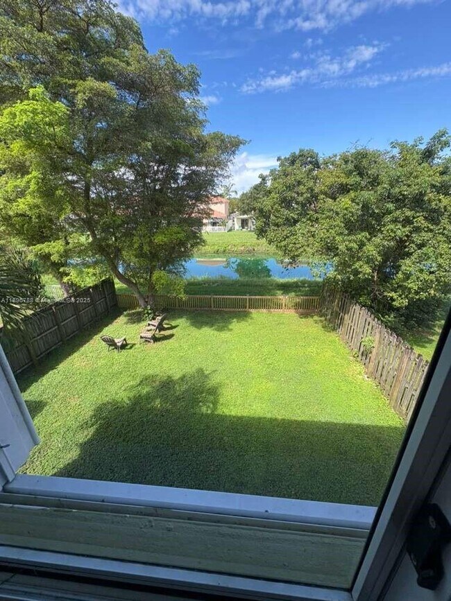 Building Photo - 1064 NE 41st Ave