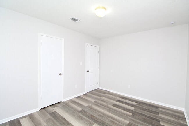 Building Photo - Charming 3-Bedroom Brick Home on Half an A...