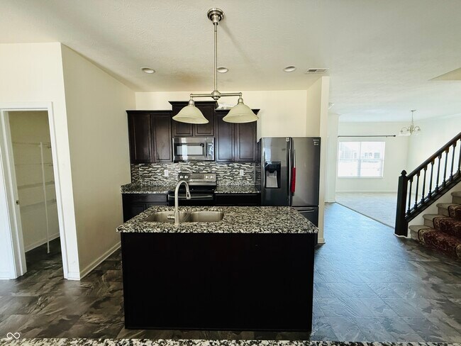 Building Photo - 822 Blue Ash Trail
