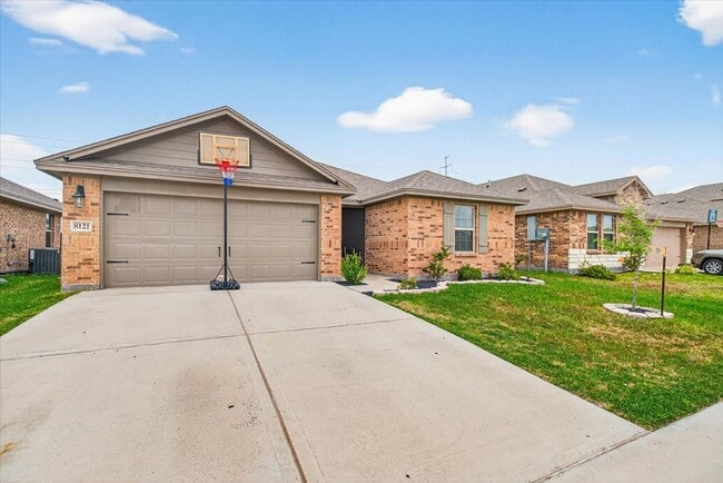 Building Photo - 8121 Cattlemen Dr