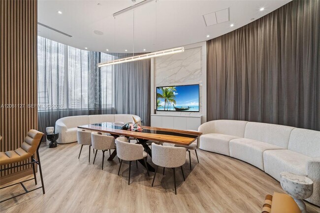 Building Photo - 333 Las Olas Way