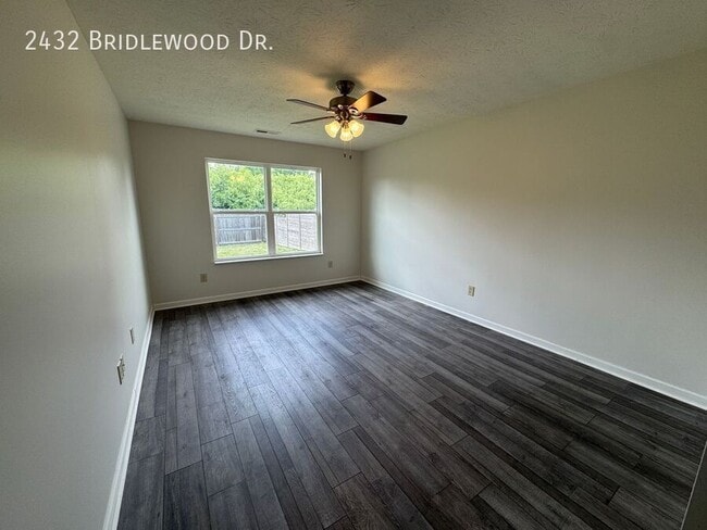 Building Photo - 2432 Bridlewood Dr