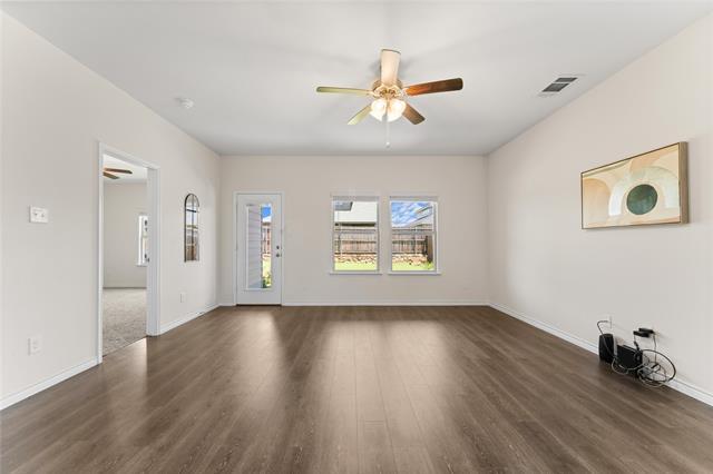 Building Photo - 706 Willow View Way