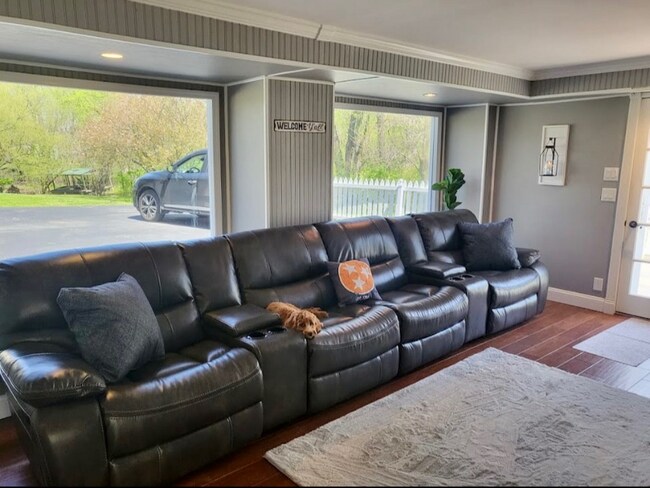 Building Photo - 202 Edgewater Dr