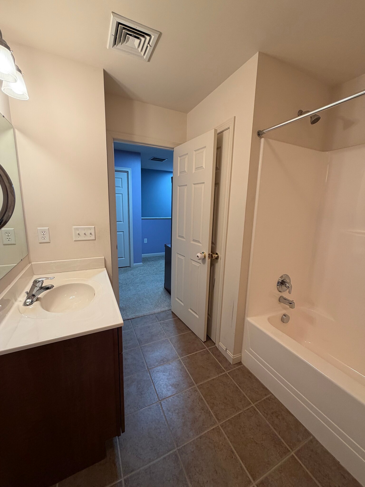 Building Photo - 504 W Perry St