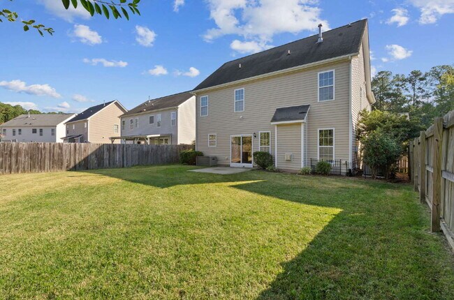 Building Photo - Charming 4-Bed Home in Durham with Fenced-...