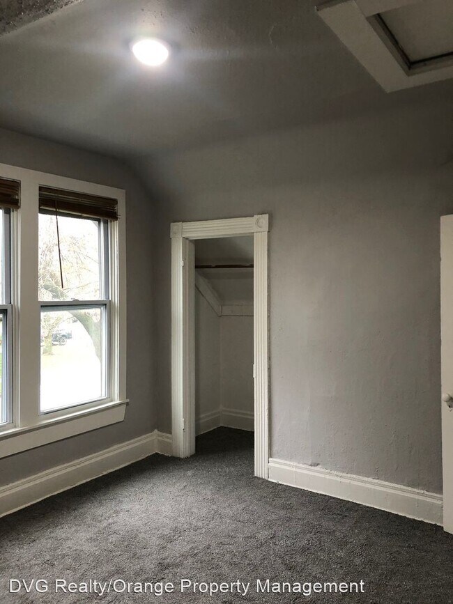 Building Photo - 3 br, 1.5 bath House - 2866 Pinkney St
