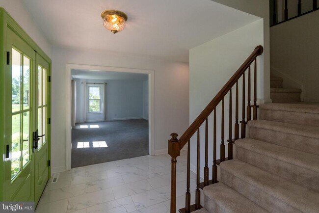 Building Photo - 428 Ingleside Dr