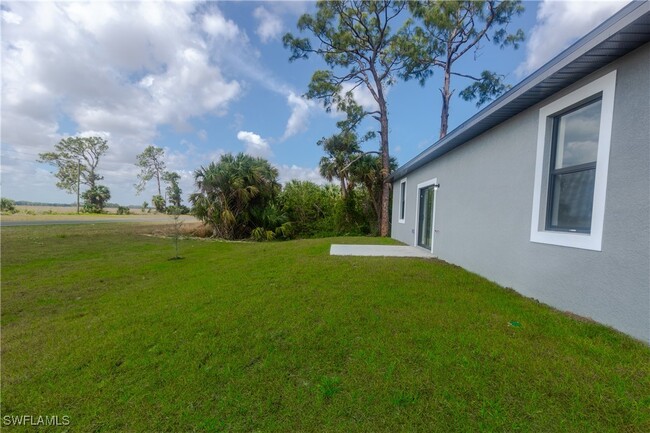 Building Photo - 3015 S Balsam Cir