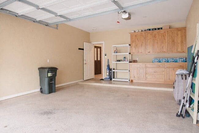 Building Photo - 4327 Lake Walk Ct