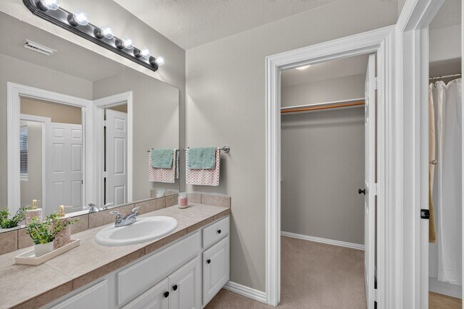 Building Photo - 13511 Indigo Lake