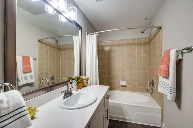 Building Photo - Enjoy 1 Month Free Rent – Apply Today!