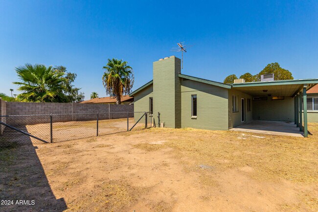 Building Photo - 3827 W Meadow Dr