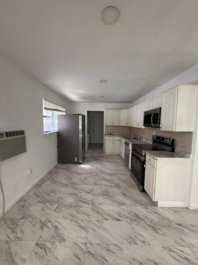 Building Photo - 6315 SW 32nd St