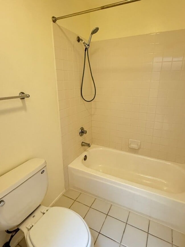 Building Photo - Conveniently located home in Irvine
