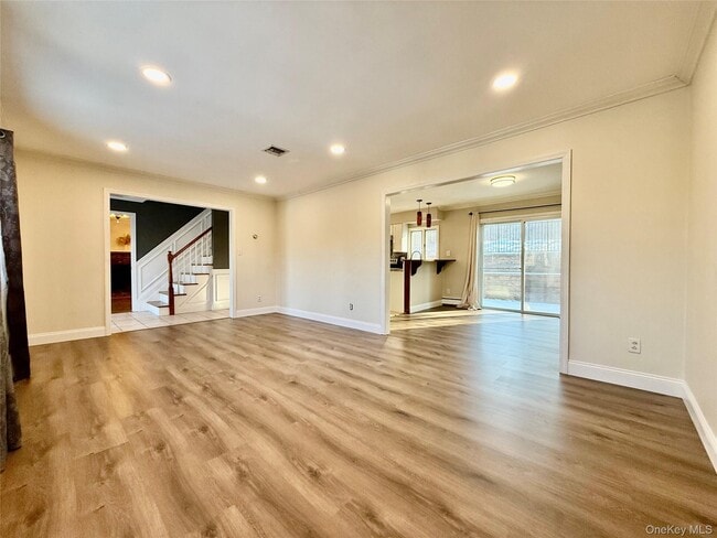 Building Photo - 33 Pilgrim Dr