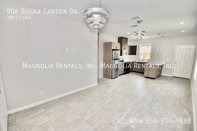 Building Photo - 906 Sugar Gdn Dr