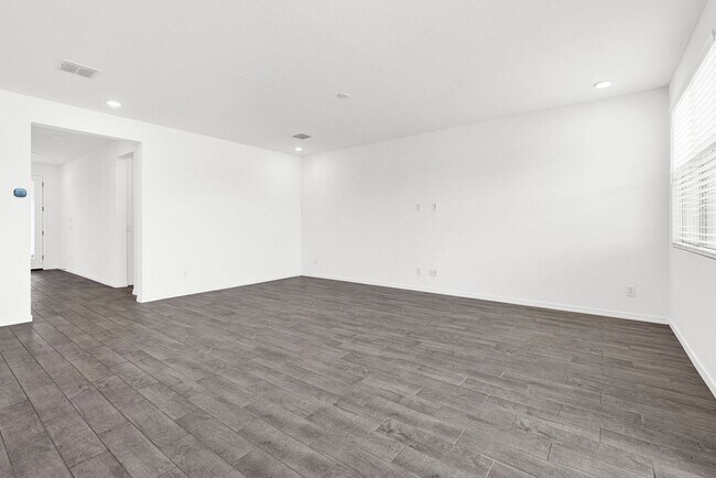 Building Photo - Newly Built 4-bed / 2.5 Bath Home in Quiet...