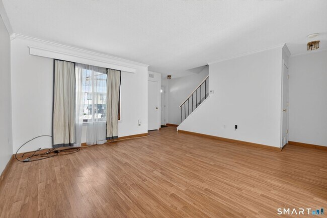 Building Photo - 155 Cottonwood Rd