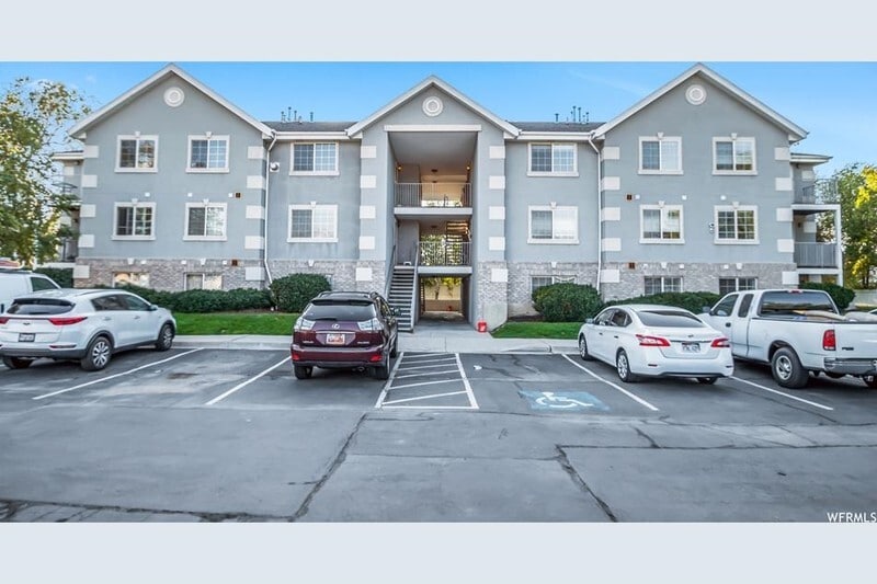 Building Photo - 30 W 7500 S