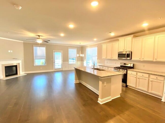 Building Photo - 538 Walton Dr