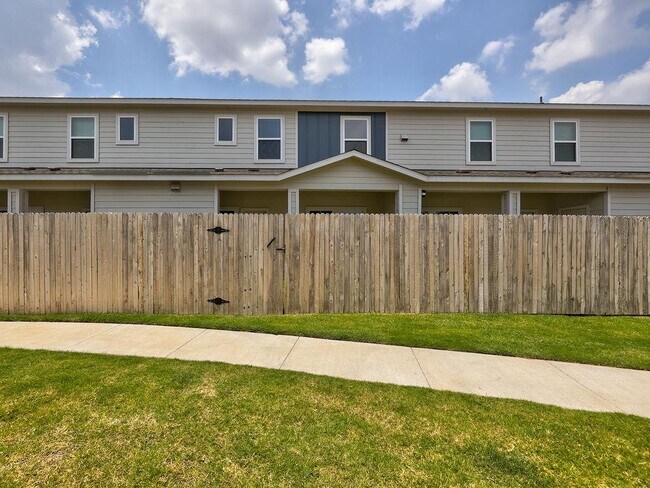 Building Photo - 1850 Settlers Glen Dr