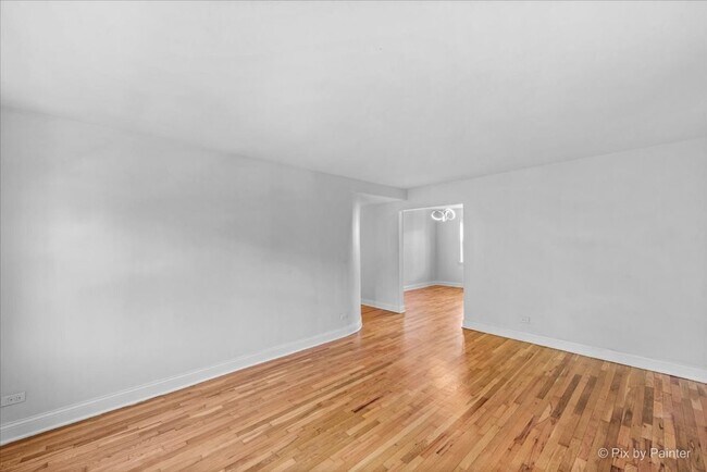 Building Photo - 2721 W Berwyn Ave