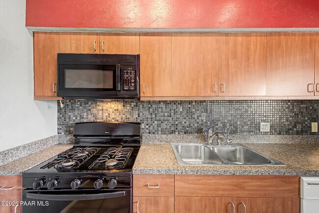 Building Photo - 2525 N Alvernon Way