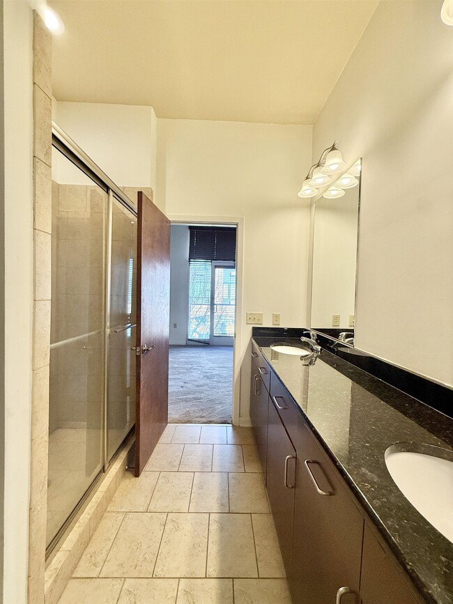 Building Photo - 449 Monroe Ave