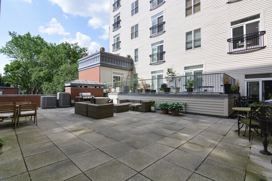 Building Photo - 1723 Washington St