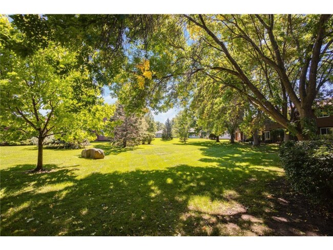 Building Photo - 2458 Crestwood Dr