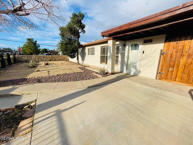Building Photo - 960 Burgess Dr