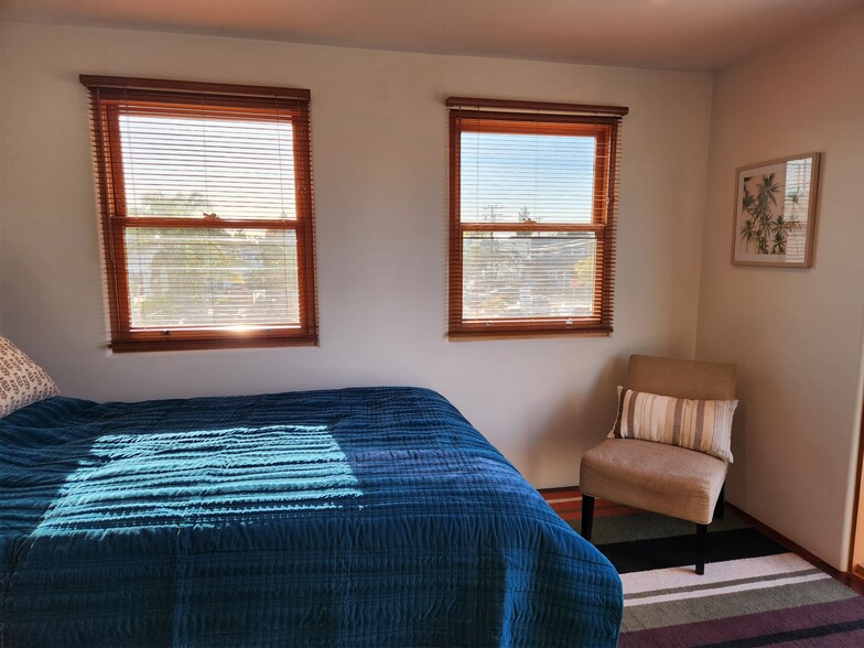 Queen Bedroom 3 of 4 - 3907 Prospect Ave