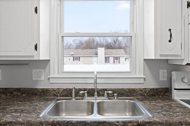 Building Photo - Nice home located next to Fort Campbell- COMING SOON!!!!