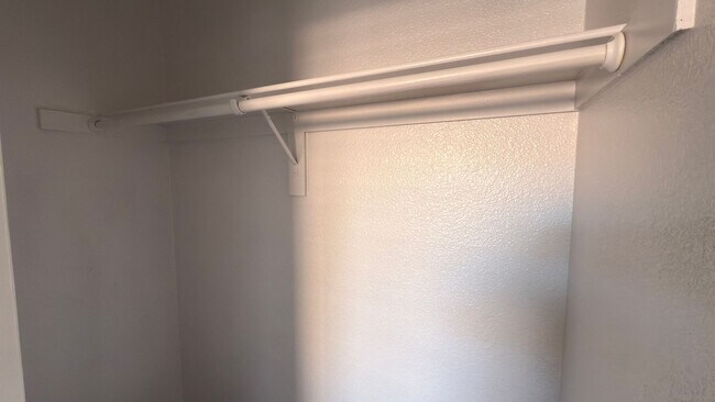 Building Photo - 4370 Sandy River Dr