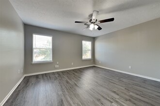 Building Photo - 2211 Pincher Creek Dr