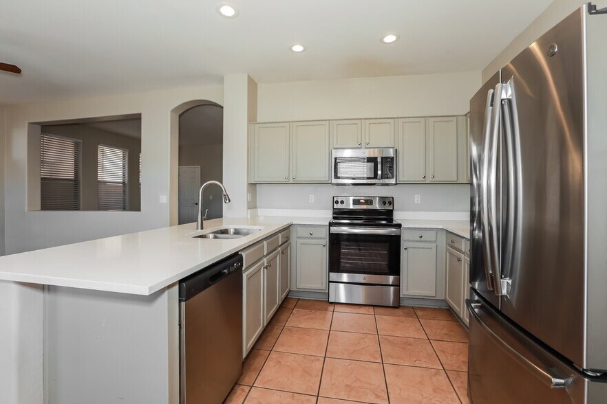 Building Photo - 125 N 22nd Pl